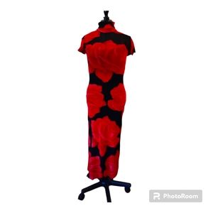 Moa Moa dress, size S. Red roses on black background.